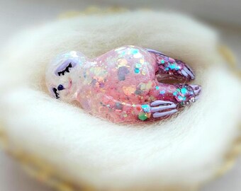 Glitter Resin Sloth Figurine, Hand-Painted Miniature Animal Sculpture, Kawaii Desk Decor