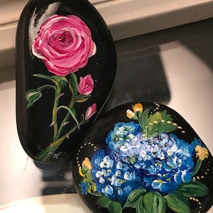 Painted Rocks, Flowers On Rocks, Rose Painted Rock, Blue Hydrangeas Painted Table Art, Decorative Paper Weight, Painted Gifts, Rock Art