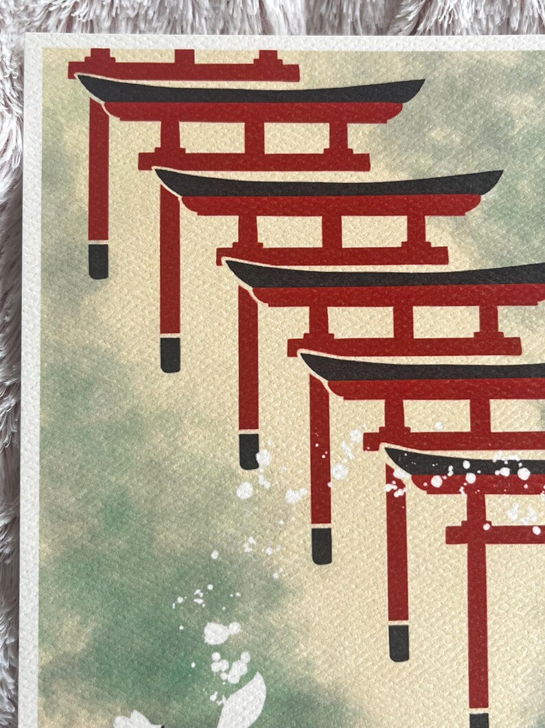 Op de afbeelding: Een digitale illustratie van een reeks rode en zwarte Japanse torii-poorten, een traditionele toegangspoort tot Shinto-heiligdommen, tegen een groene en witte aquarel achtergrond.
