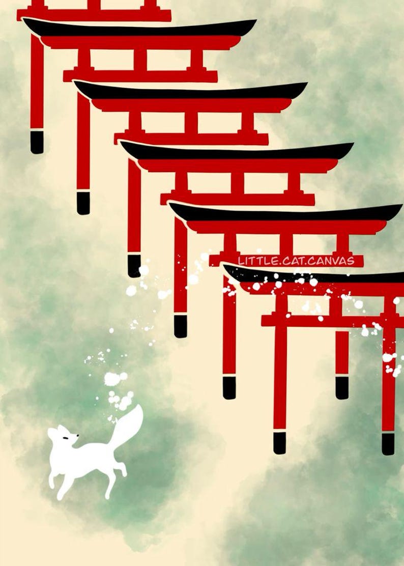 Op de afbeelding: Een witte vos met een volle staart springt richting een rij rode en zwarte torii-poorten tegen een aquarel achtergrond. De poorten zijn op elkaar gestapeld, waardoor een gevoel van diepte en perspectief ontstaat. De afbeelding heeft de titel "LITTLE.CAT.CANVAS".