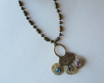 Three Tiny Roses Necklace - Day Time 2018 Collection