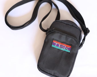 VINTAGE 90's COLORS - Sac compact « viser et photographier » pour appareil photo | Noir avec logo TEK coloré | Pour une variété d'appareils photo compacts