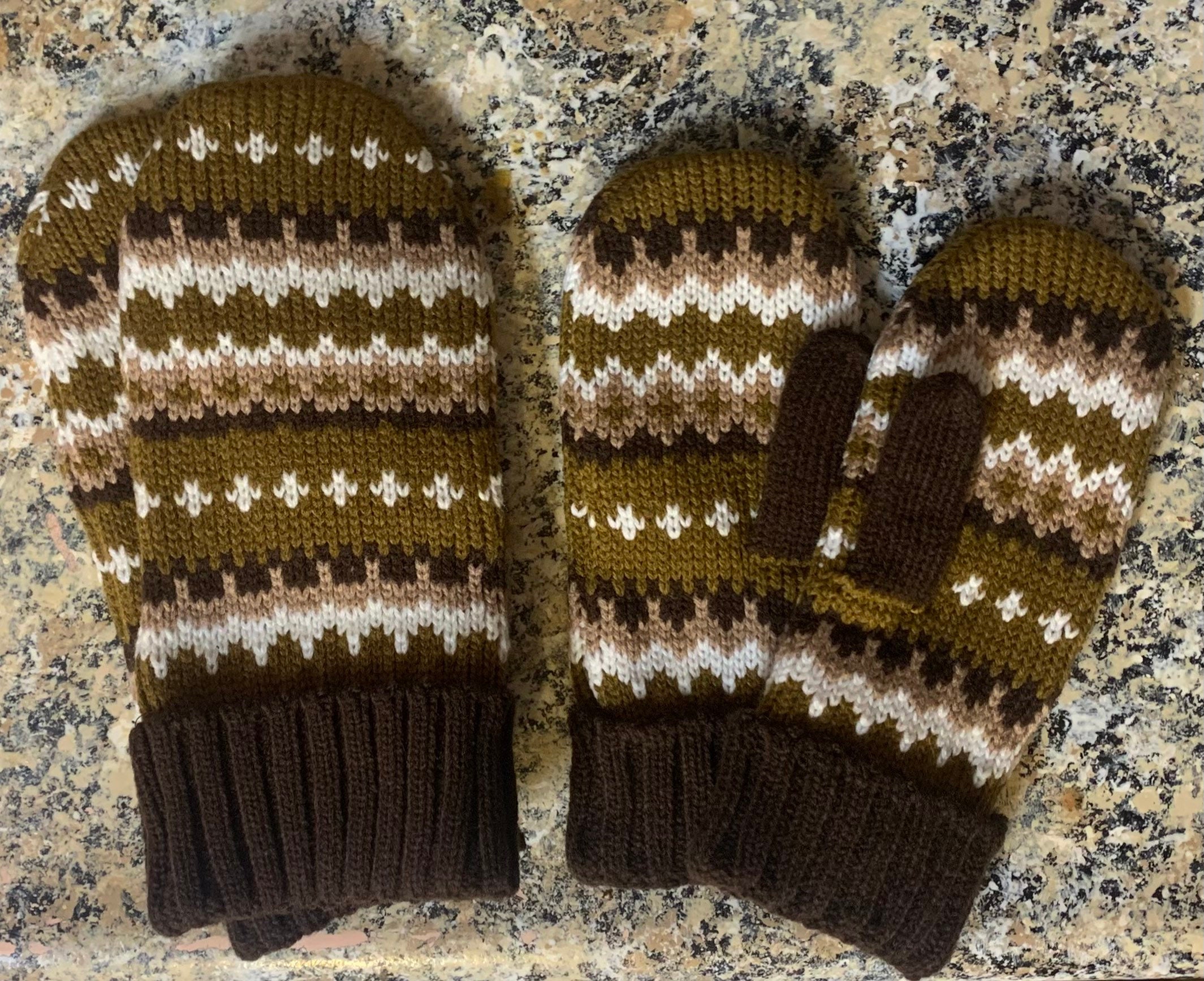 Accessoires Handschoenen & wanten Wanten & handmoffen Bernie meme inspired mittens worn on Inauguration Day. Warm Bernie mittens 