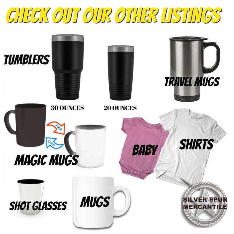 Pu&ograve; includere: Una variet&agrave; di articoli personalizzati per bevande e abbigliamento, tra cui bicchieri, tazze da viaggio, tazze magiche, bicchieri da shot, tazze e magliette. Gli articoli sono visualizzati su uno sfondo bianco con il testo "CHECK OUT OUR OTHER LISTINGS" in alto e "SILVER SPUR MERCANTILE" in basso.