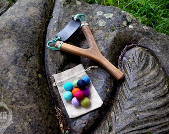 Slingshot and Felt Balls With Name - Slingshot kit | Vintage, Classic Toy | FREE Personalization and UK delivery | Handmade Catapult toy