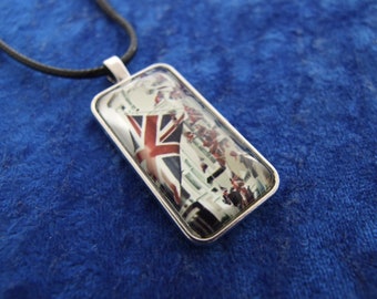 Collana da festa con bandiera britannica Union Jack rossa, bianca e blu - Italia