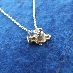 St Paul&#39;s Cathedral Charm Pendant Necklace in Sterling Silver