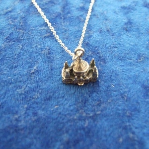 St Paul&#39;s Cathedral Charm Pendant Necklace in Sterling Silver