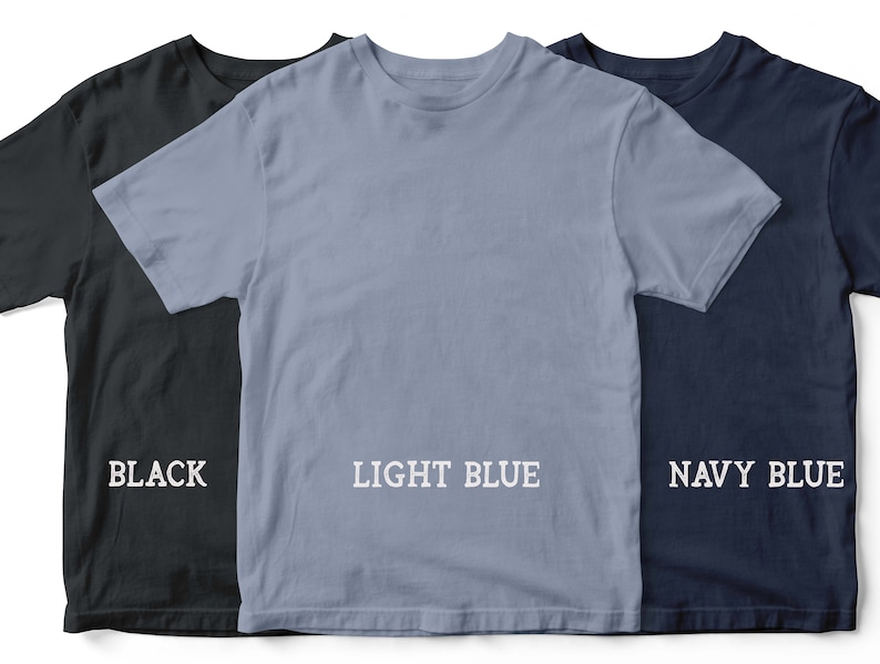 Pu&ograve; includere: Tre t-shirt di diversi colori: nero, blu chiaro e blu navy. Le t-shirt sono tutte semplici e hanno un collo rotondo.