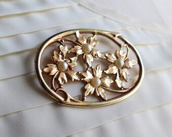 1980's Floral Pearl Oval Brooch - Pretty Vintage Flower Brooch