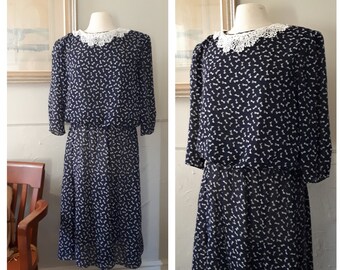 Vintage 80's White Lace Collar Dress - 1980's Navy Blue n White Bowtie Pattern Dress - Pretty n Sweet Spring/Summer Dress