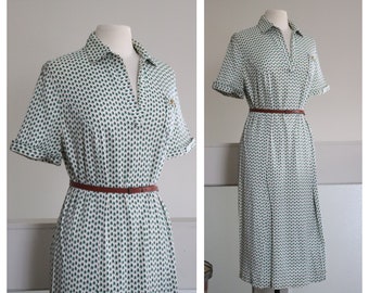 Vintage 60's Green n White Day Dress - Vintage Office Dress - 1960's Abstract Pattern Short Sleeve Collared Dress