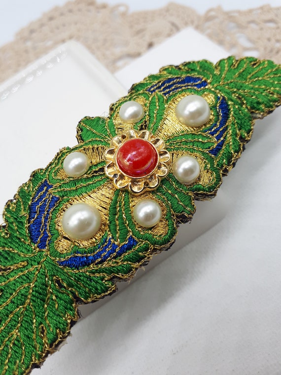 1950's Handcrafted Green n Gold Brooch -  Embroid… - image 2