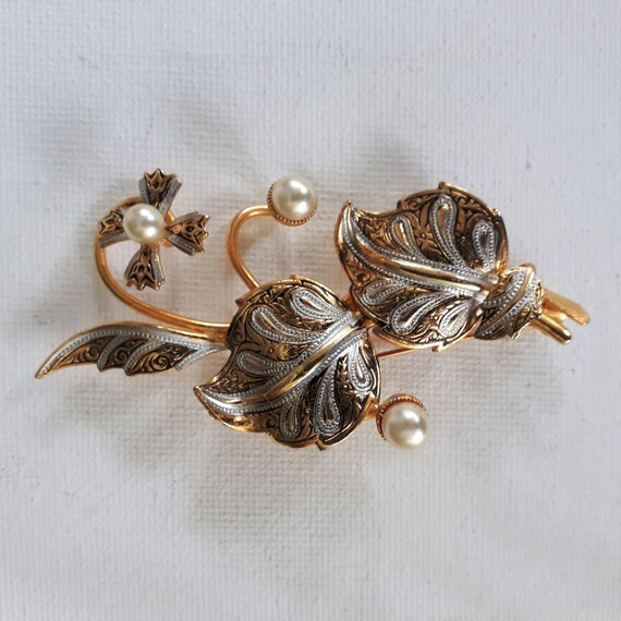 1960's Damasus Leaf n Pearl Brooch - Vintage Span… - image 1