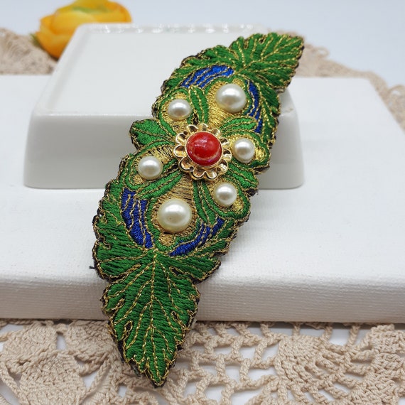 1950's Handcrafted Green n Gold Brooch -  Embroid… - image 3