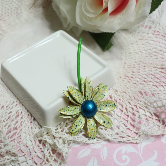 1960's Confetti Daisy Brooch - German Enamel Dais… - image 5