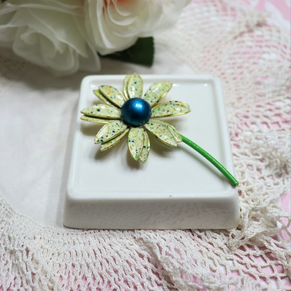 1960's Confetti Daisy Brooch - German Enamel Dais… - image 1