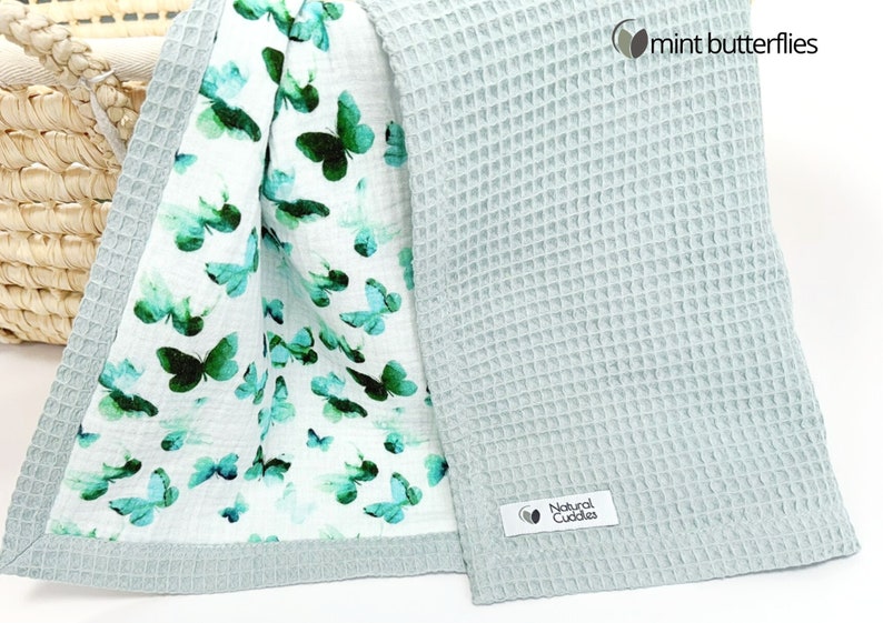 Manta de gofre para bebé personalizada de primavera, manta beige con nombre para recién nacido, envoltorio de muselina orgánica o manta de cuna mint butterflies