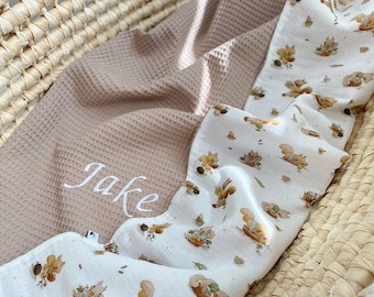 Coperta per bambini a due strati in cotone organico personalizzata, regalo naturale per bambini per Natale, coperta per bambini a tema natalizio, nome ricamato