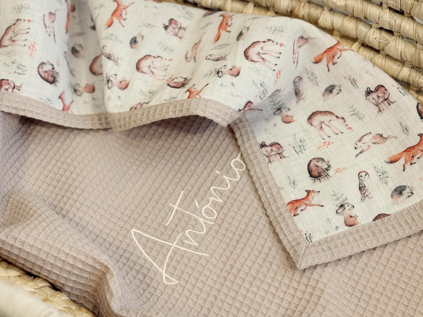 Geborduurde naam babywafeldeken - 100% biologisch katoen, superzachte en gepersonaliseerde babydeken - babymeisje cadeau, op maat gemaakt cadeau