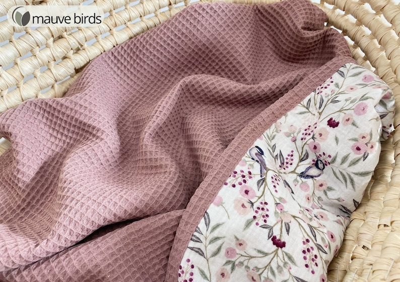 Couverture pour bébé 100 % coton, langes d'été, couverture d'été pour bébé fille, couverture pour bébé personnalisée, cadeau de shower de bébé fille, couverture en coton bio mauve birds