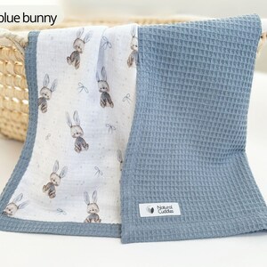 Neutraal Biologisch katoen Superzacht Gepersonaliseerde babydeken meisje Wafel babydeken Kinderwagendeken Biologische Regenboog babymousseline deken soft blue bunny