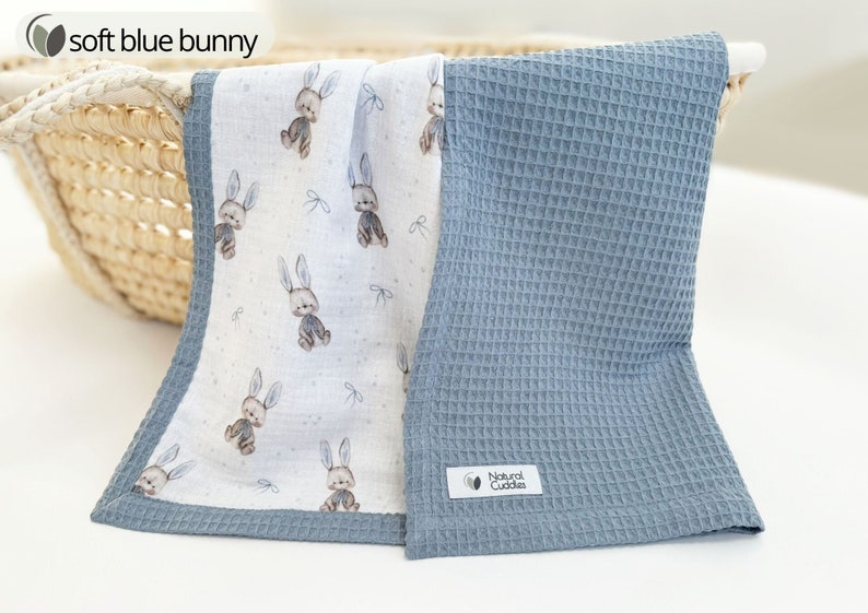 100% bawełniany kocyk dla dziecka, letni otulacz, letni kocyk dla dziewczynki, spersonalizowany kocyk dla dziecka, prezent na baby shower, koc z bawełny organicznej soft blue bunny