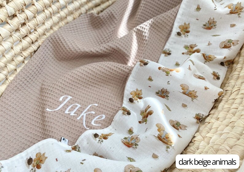 Babydecke mit Waffelmuster Personalisiertes Wickeltuch Bio Swaddle Decke Regenbogen Baby Musselin Decke Personalisierte Babydecke Blumendecke dark beige animals