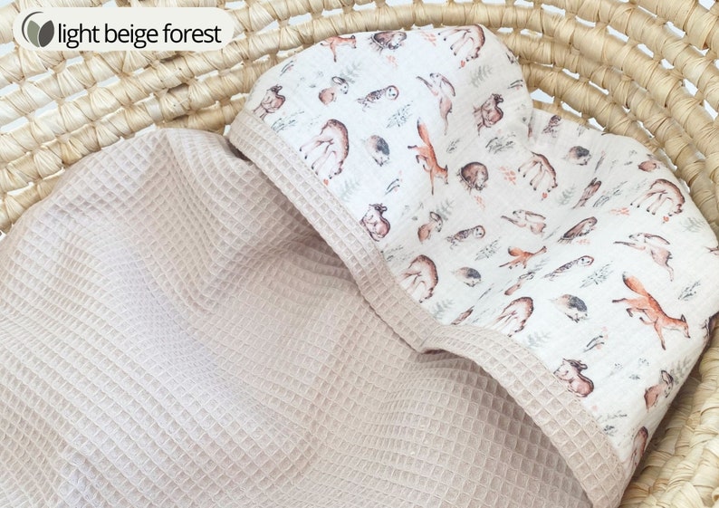 Couverture bébé personnalisée ultra douce en coton bio, couverture bébé gaufrée, couverture pour poussette, couverture en mousseline arc-en-ciel bio pour bébé light beige forest