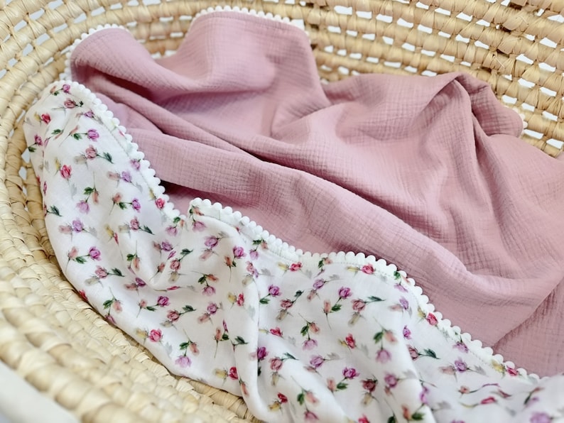 Manta personalizada con pompones para bebé de algodón orgánico, regalo para bebés recién nacidos, manta para recibir bebés, envoltura suave bordada para bebés old pink roses