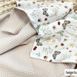 Babydecke mit Waffelmuster Personalisiertes Wickeltuch Bio Swaddle Decke Regenbogen Baby Musselin Decke Personalisierte Babydecke Blumendecke beige butterflies