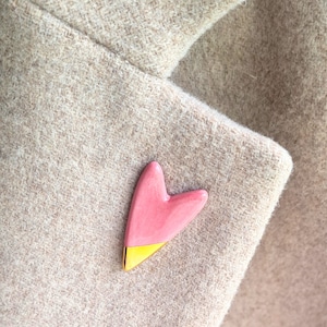 Broche de corazón - Hecho a mano en porcelana con acabado dorado o platino