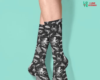 Sea world modello nero Tube Socks, All Season - One Size Fits Most - per donne e uomini, Regalo per veterinario, veterinario tech, amante degli animali