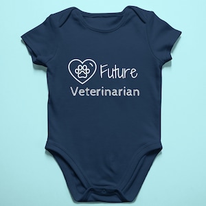 Toekomstige dierenarts biologisch katoenen babybody/baby/peuter T-shirt/baby/pasgeboren cadeau/babyshowercadeau