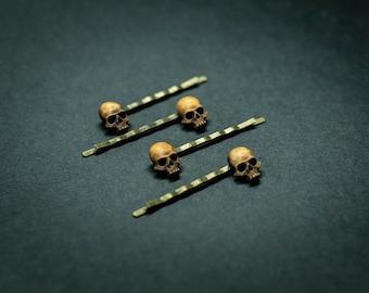 Human skull hairgrip