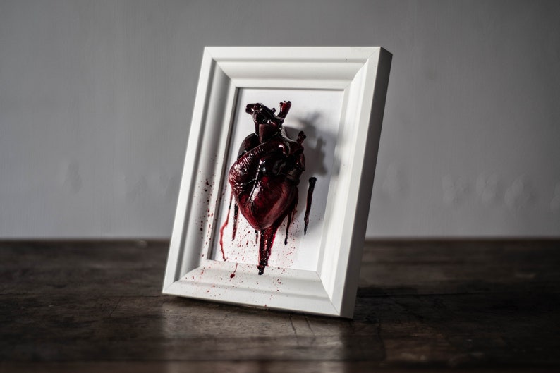 Anatomical human heart in a frame image 3