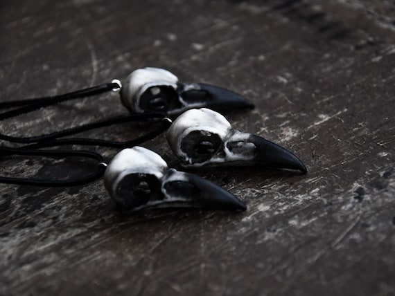 Raven skull best sale pendant