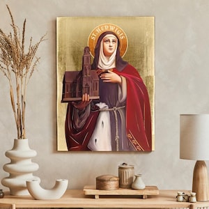 Puede incluir: Una pintura de Santa Eduvigis, una santa católica, sosteniendo una maqueta de una iglesia. Lleva una túnica roja y azul y un velo blanco. La pintura tiene un fondo dorado con las palabras "St. Hedwigis" escritas en un círculo dorado.