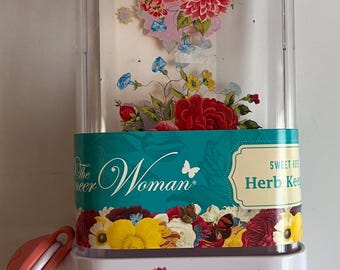 Floral Herb Keeper for Refrigerator – Pioneer Woman Sweet Rose Container”