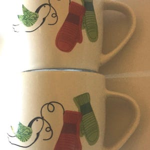 Starbucks Christmas 2011 bird mitten 10 Oz set of 2 coffee mugs