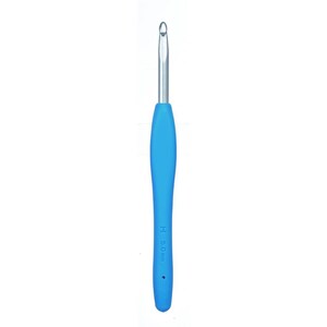 Pode incluir: Uma agulha de croch&ecirc; com um cabo azul brilhante e um gancho de metal prateado. A al&ccedil;a &eacute; rotulada como "H 5.0mm". A ferramenta &eacute; projetada para artesanato com fios e &eacute; usada para criar itens de tric&ocirc; ou croch&ecirc;.