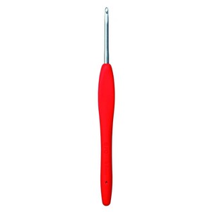 Pode incluir: Uma agulha de croch&ecirc; vermelha com um gancho de metal prateado. O cabo &eacute; de cor vermelha vibrante e o gancho est&aacute; rotulado como "5/0 3.0mm". Esta ferramenta &eacute; usada para criar itens de croch&ecirc;.
