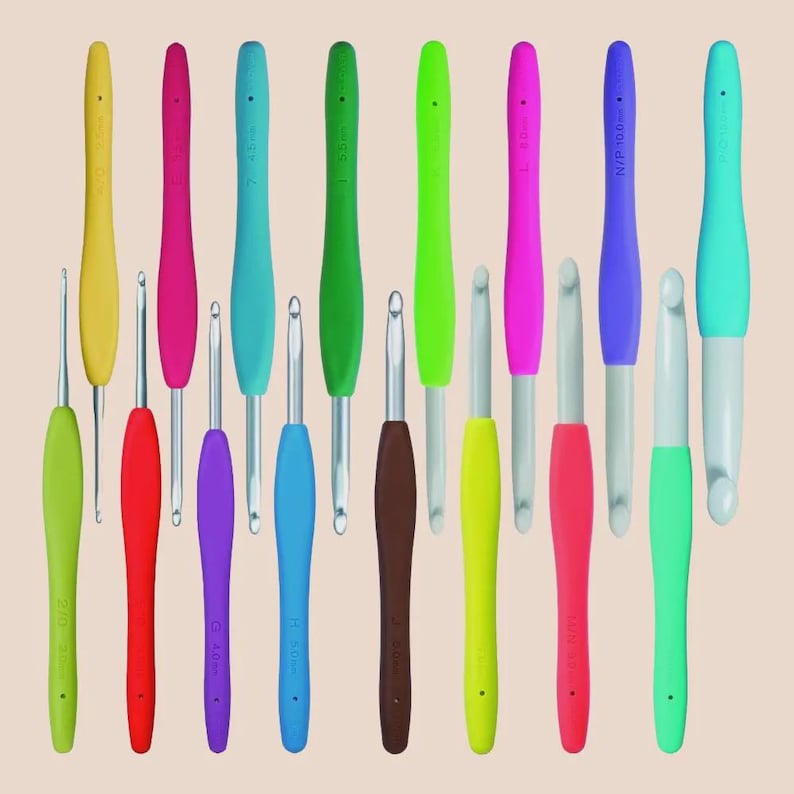 Clover Amour crochet hook