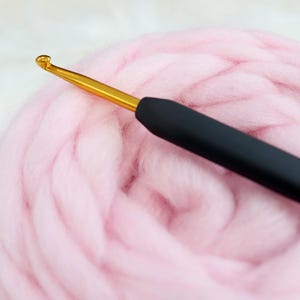 KnitPro Aluminium-Häkelnadel gold mit schwarzem Softgriff