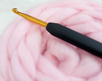 KnitPro aluminum crochet hook gold with black soft grip