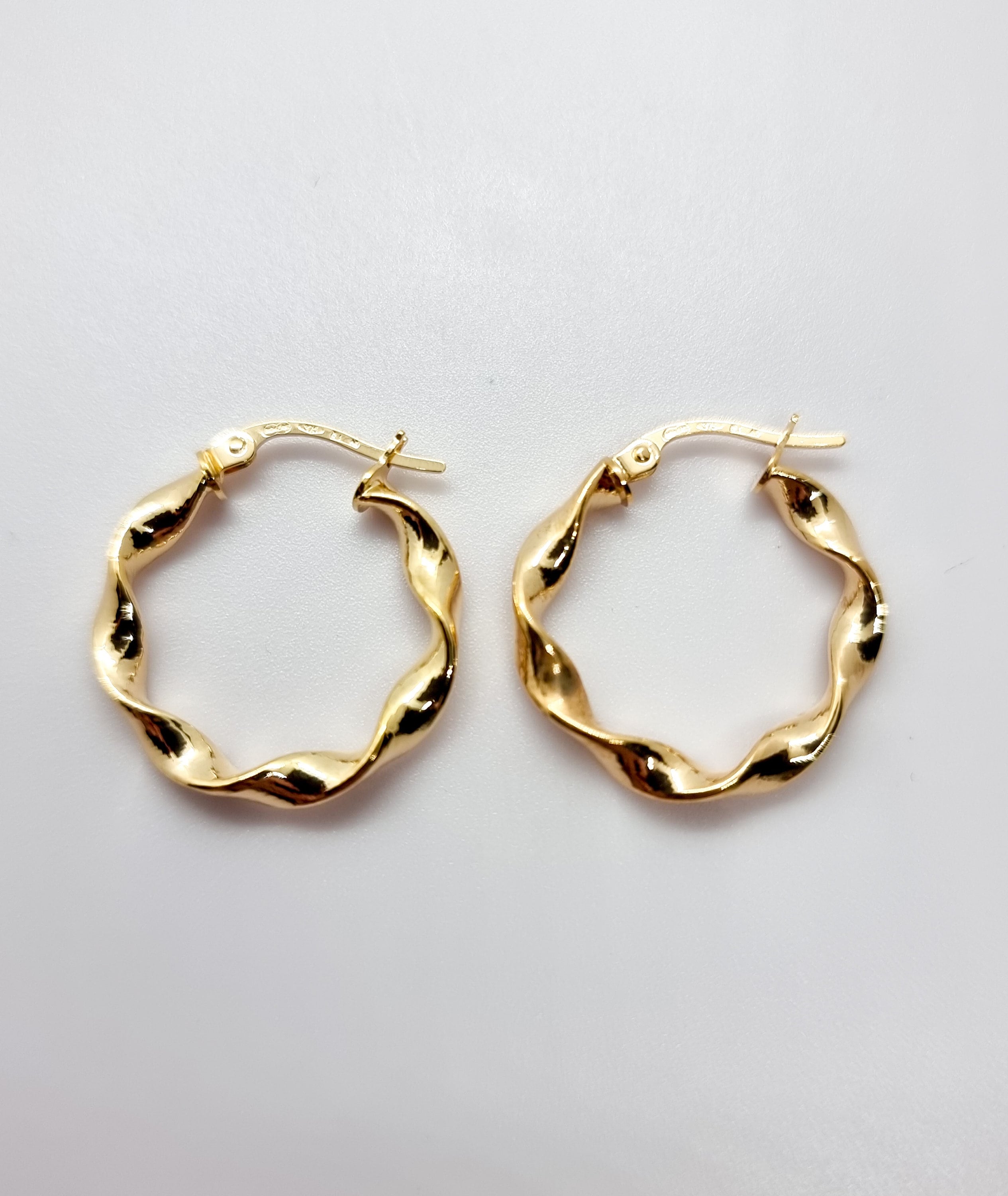 Orecchini A Cerchio Sottile In Oro Giallo 20 Mm - Campanella Media - Acquaviva Gioielli