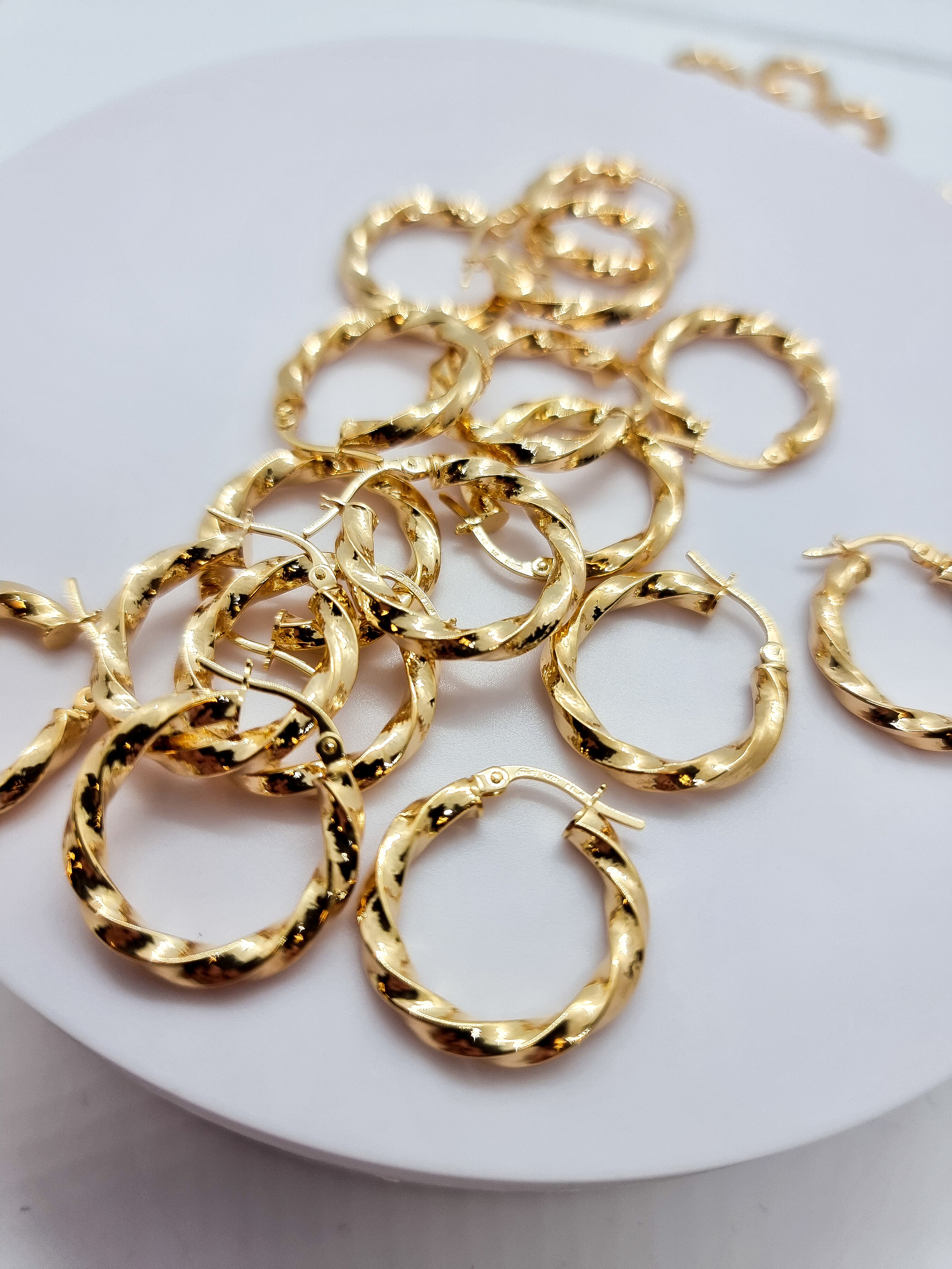 Orecchini A Cerchio In Oro 9 Carati (375), Finitura Liscia, Tubo 3 Mm, Diametro 25 Mm, Cod. 9CT-HOOP-3MM-25MM