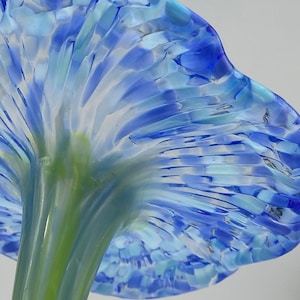 Hand gemeißeltes Glas: Glasblumen - Farbe Hortensie Blau