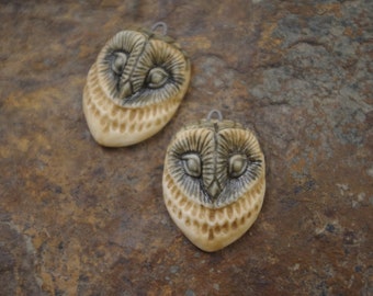 Paar antike Porzellan-Ohrringperlen mit Eulengesichtern von Lana Manna