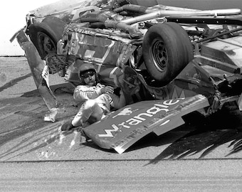 1982 DALE EARNHARDT NASCAR Champion Stock Car Auto Racing Wreck Flip 13x19 Foto